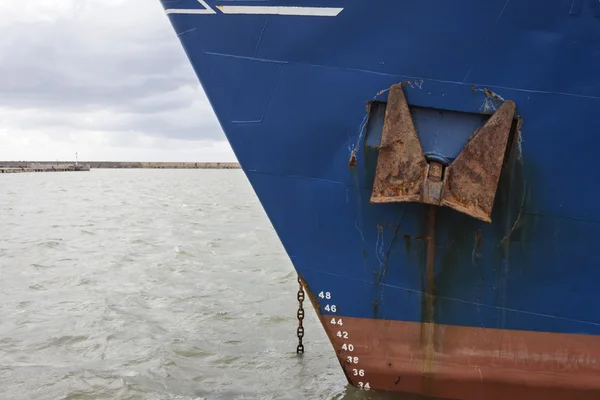 Cargo ship prow in harbor — Stock Photo, Image