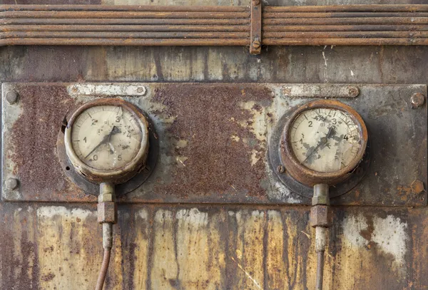 Medidores de reloj de un viejo motor diesel —  Fotos de Stock