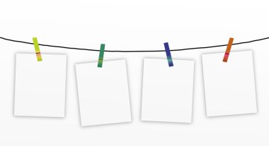 clothesline üzerinde asılı dört boş notları.