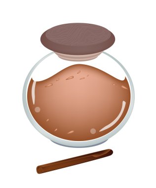 beyaz zemin üzerine toz tarçın kavanoz