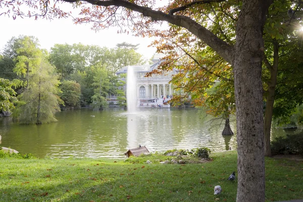 Palacio de cristal en el parque del retiro — Foto de Stock