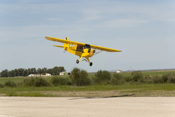 Bellota jet piper cub greath flugzeugmodell landung — Stockfoto