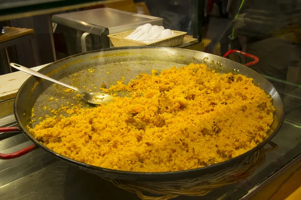 Paella sur le marché espagnol Photo De Stock