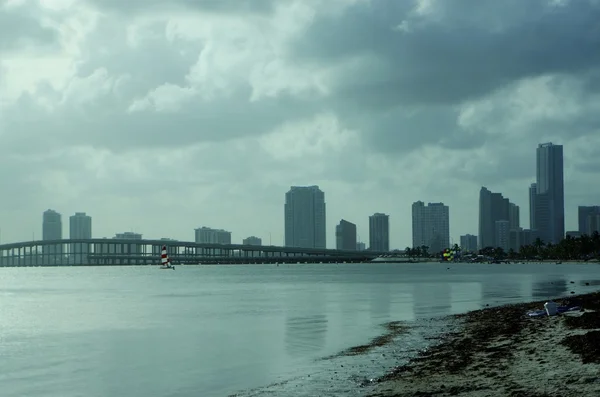 Майами Скайлайн в Ки-Бискейне, Флорида — стоковое фото