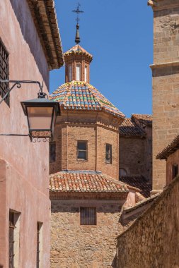 Albarracin kasabasının güzel manzarası İspanya 'nın en güzel kasabalarından birini seçti.