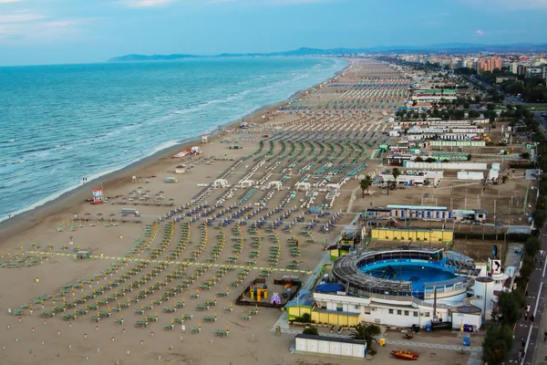 Blick von oben auf den Strand Stockbild