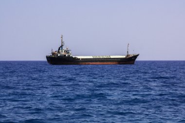 bir kargo gemisiyle Akdeniz