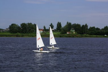 yelkenli tekne gezisine Nehri