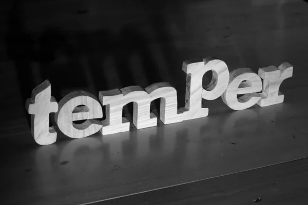 Temper Texto Tipografía Palabras Escritas Con Letra Madera Sobre Fondo — Foto de Stock