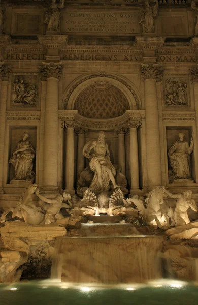 特雷维喷泉在夜晚，罗马，意大利 — 图库照片