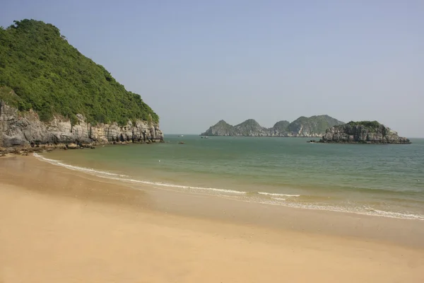 Pustej plaży, kotów ba wyspa, zatoka halong, vietnam — Zdjęcie stockowe