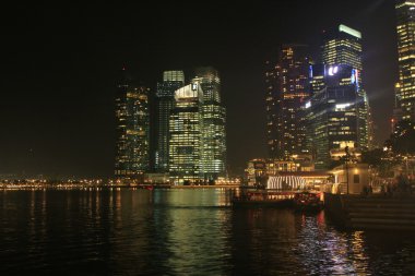 Singapur gökyüzü geceleri