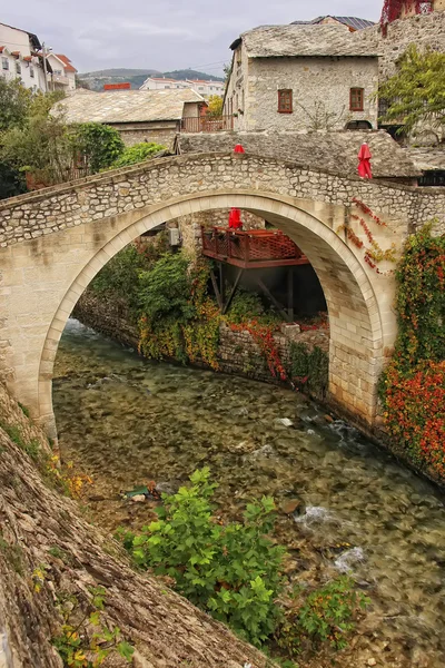 Krumme Brücke, Mostar, Bosnien und Herzegowina — Stockfoto