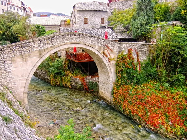 Crooked brug, mostar, Bosnië en herzegovina — Stockfoto