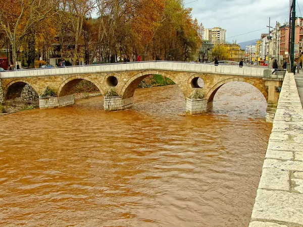 Латинский мост на реке Мильяко, Сараево, Босния и Герцеговина — стоковое фото