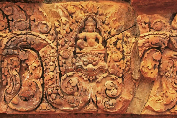 Decoratieve muur houtsnijwerk, banteay srey tempel, angkor gebied, siem reap, Cambodja — Stockfoto