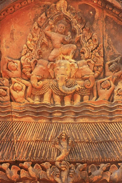 Decoratieve muur houtsnijwerk, banteay srey tempel, angkor gebied, siem reap, Cambodja — Stockfoto