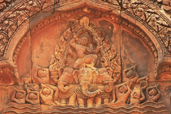 Decoratieve muur houtsnijwerk, banteay srey tempel, angkor gebied, siem reap, Cambodja — Stockfoto