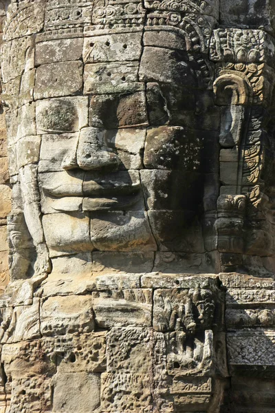 Rosto de pedra do templo de Bayon, área de Angkor, Siem Reap, Camboja — Fotografia de Stock