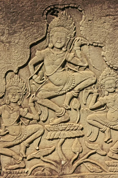 Apsara-Tänzer wandschnitzerei, bajon-tempel, angkor-gebiet, siem ernten, kambodscha — Stockfoto