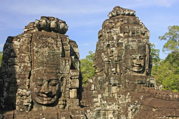 Rostos de pedra do templo de Bayon, área de Angkor, Siem Reap, Camboja — Fotografia de Stock