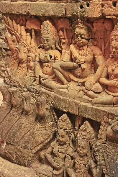 Dekorativa vägg carving, terrass spetälsk King, angkor thom, Kambodja — Stockfoto
