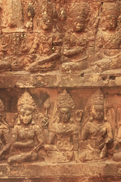 Escultura em parede decorativa, Terraço do Rei Leper, Angkor Thom, Camboja — Fotografia de Stock