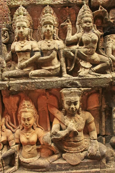 Dekorativa vägg carving, terrass spetälsk King, angkor thom, Kambodja — Stockfoto
