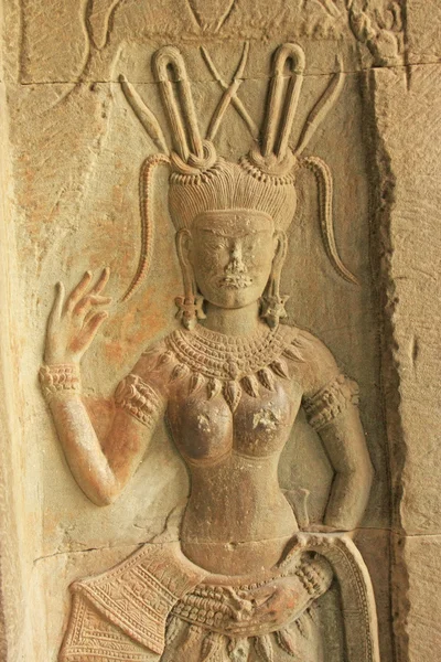 Ścienne płaskorzeźba devata, świątyni angkor wat, siem reap, Kambodża — Zdjęcie stockowe