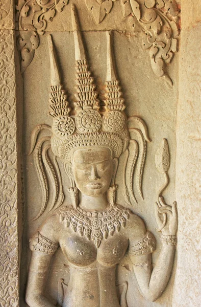 Baixo-relevo de parede de Devatas, templo de Angkor Wat, Siem Reap, Camboja — Fotografia de Stock