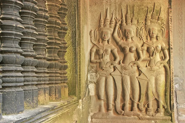 Zeď basreliéf reliéfní výzdoby, chrám angkor wat, Siĕmréab, Kambodža — Stock fotografie