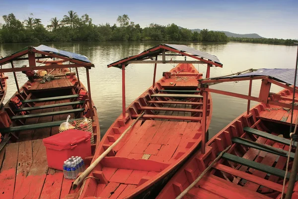 Πολύχρωμο βάρκα στο ream εθνικού πάρκου, Καμπότζη — Φωτογραφία Αρχείου