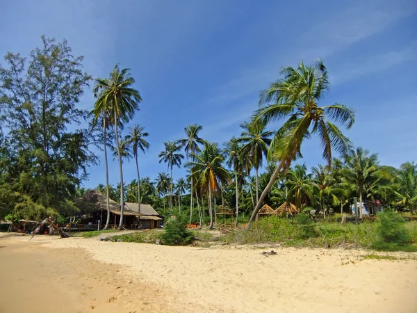 Písečná pláž na ostrově koh russei, Thajský záliv, Kambodža — Stock fotografie