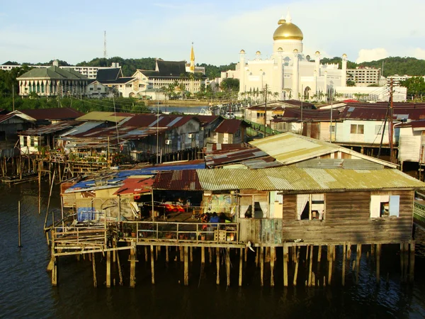 Rumah-rumah stilt Kampong Ayer, Bandar Seri Begawan, Brunei, Selatan — Stok Foto