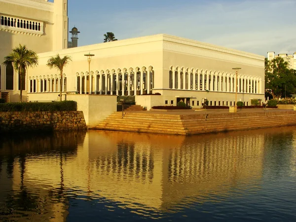 苏尔坦 · 奥马尔 · 阿里 saifudding 清真寺，斯里巴加湾港，文莱 — 图库照片