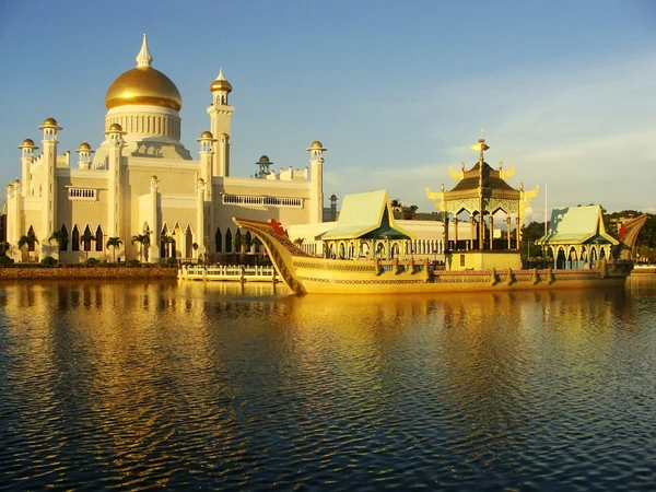 Sultan Omar Ali Saifudding mecset, Bandar Seri Begawan, Brunei Szultánság — Stock Fotó
