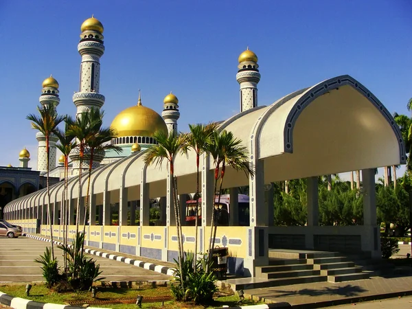 ジャミヤシル ハサニル ボルキア モスク、バンダル スリ ブガワン, ブルネイ — ストック写真