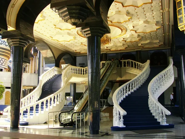 Interior of Jame'asr Hassanil Bolkiah Mosque, Bandar Seri Begawa — Stock Photo, Image