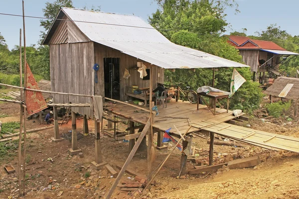 Stilt rumah di sebuah desa kecil dekat Kratie, Kamboja — Stok Foto