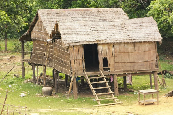 Stilt case in un piccolo villaggio vicino a Kratie, Cambogia — Foto Stock