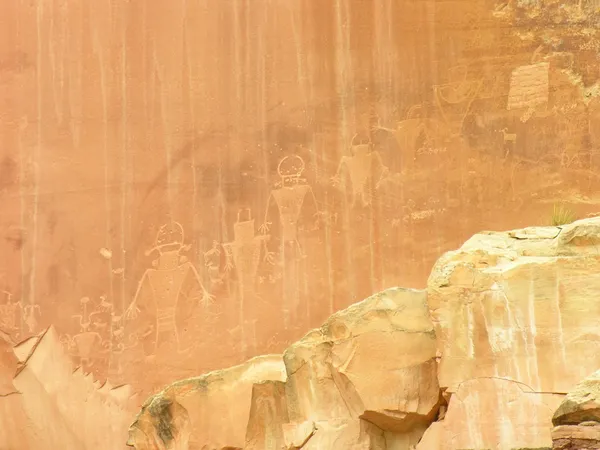 Petroglyphs at Capitol Reef National Park, Utah, USA — Stock Photo, Image