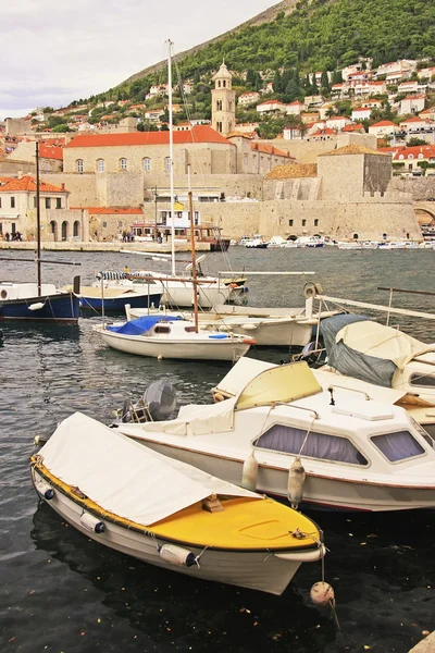 Gamla hamnen i dubrovnik, Kroatien — Stockfoto