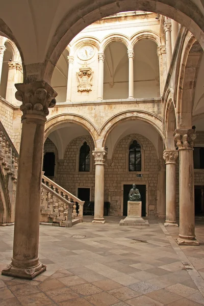 Atrium, knížecí palác, staré město, Dubrovník, Chorvatsko — Stock fotografie
