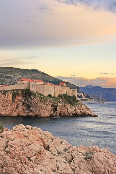 Staré město Dubrovník při západu slunce, Chorvatsko — Stock fotografie