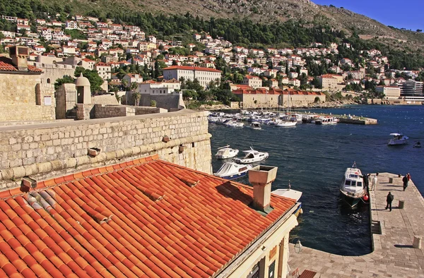 Gamla hamnen i dubrovnik, Kroatien — Stockfoto