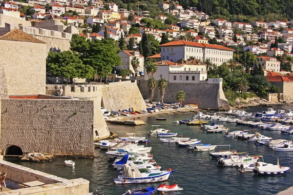 Gamla hamnen i dubrovnik, Kroatien — Stockfoto