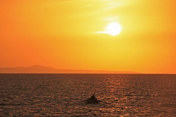 Lever de soleil près de l'île de Hvar, mer Adriatique, Croatie — Photo
