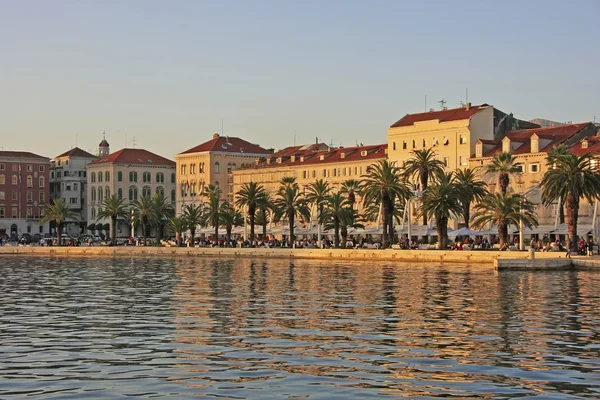 Split waterfront al atardecer, Croacia — Foto de Stock