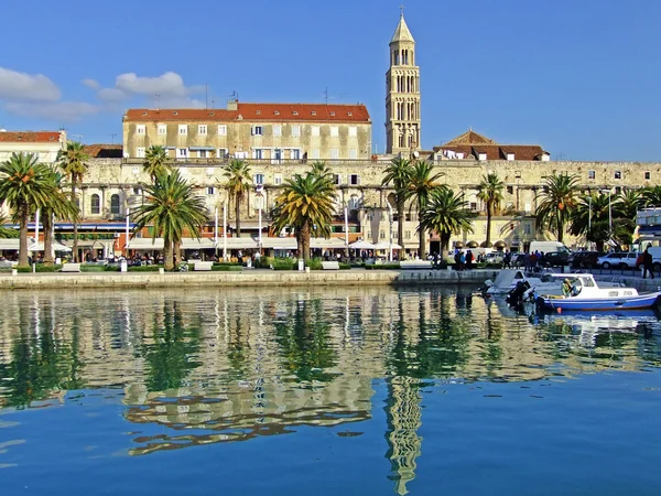 Palacio de Diocleciano, frente al mar de Split, Croacia — Foto de Stock