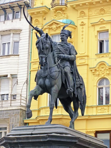 Ban Jelacic statue, Jelacic Square, Загреб, Хорватия — стоковое фото